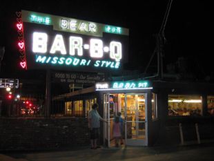 Bear Pit Bar-B-Q Missouri Style Sign attracting customers for the best barbeque in San Fernando Valley